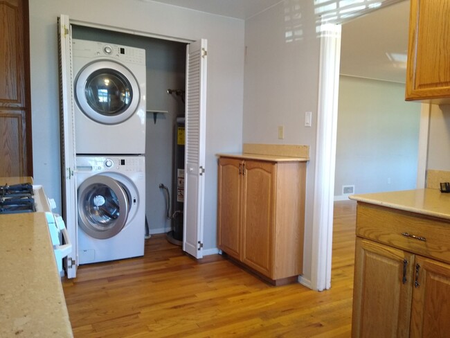 Building Photo - Park Hill 2 Bedroom 1 Bath Central Air! At...