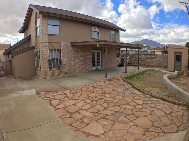 Building Photo - Northeast El Paso 3 bed with Refrig A/C an...