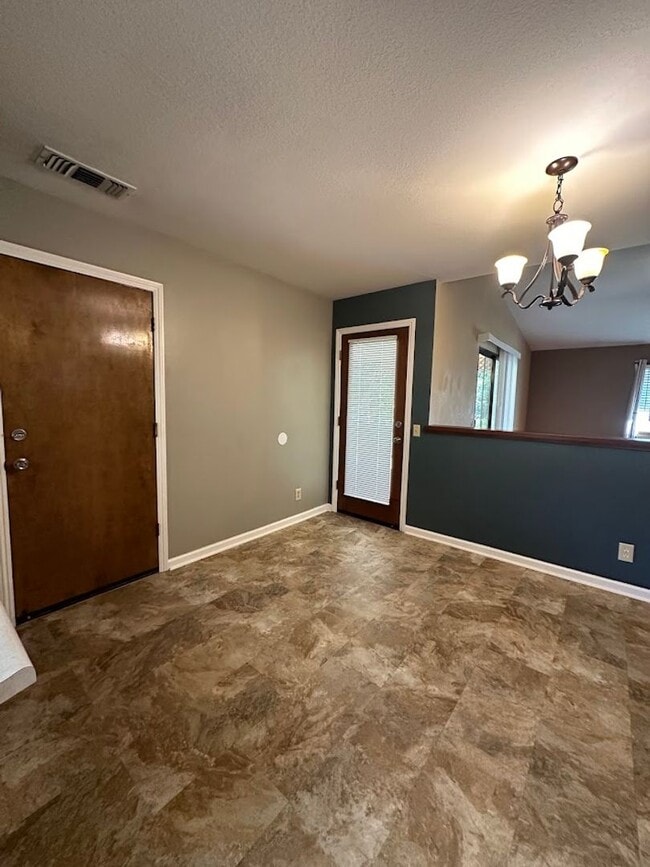 Building Photo - Nice well cared for home in desirable Edge...