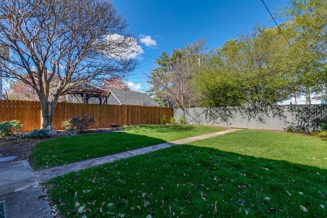 Building Photo - 4524 Fitzhugh Ave