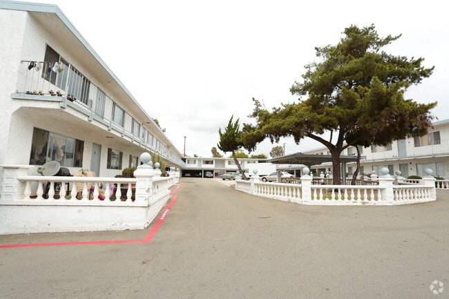Building Photo - Montezuma Apartments