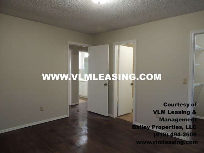 Building Photo - 404 W Vicksburg St