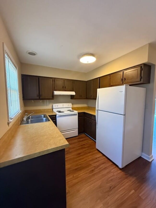 Building Photo - Village Square Apartments