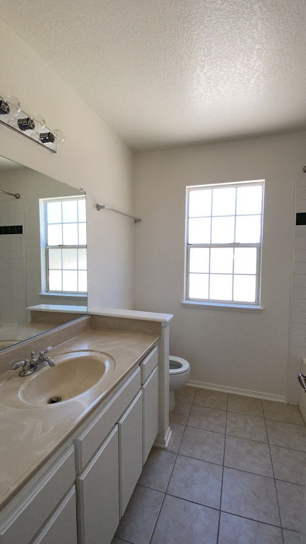 Building Photo - Quartz Hill Single Story Home.