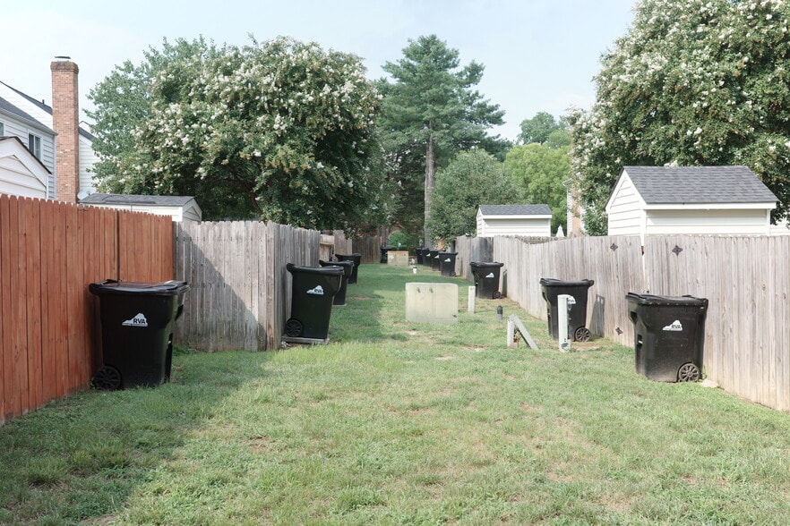 Building Photo - 9912 Whitney Cir