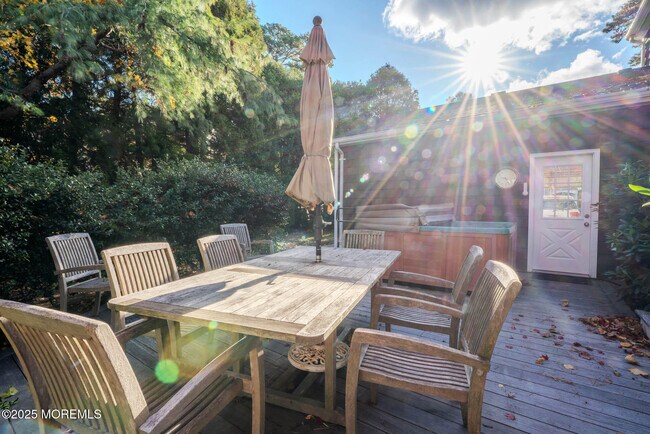 Building Photo - 2420 Cedar St