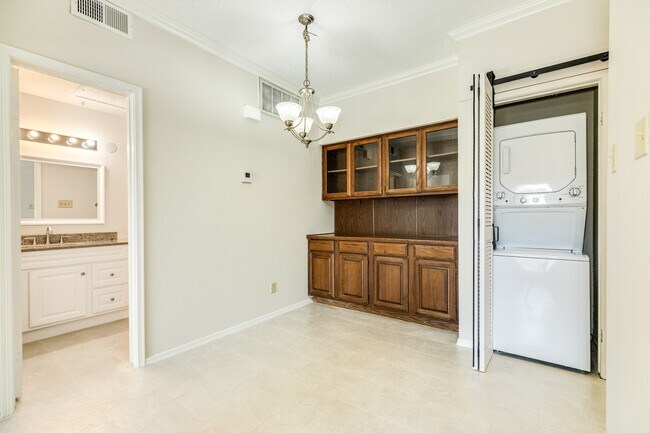 Building Photo - 921 Marine Dr