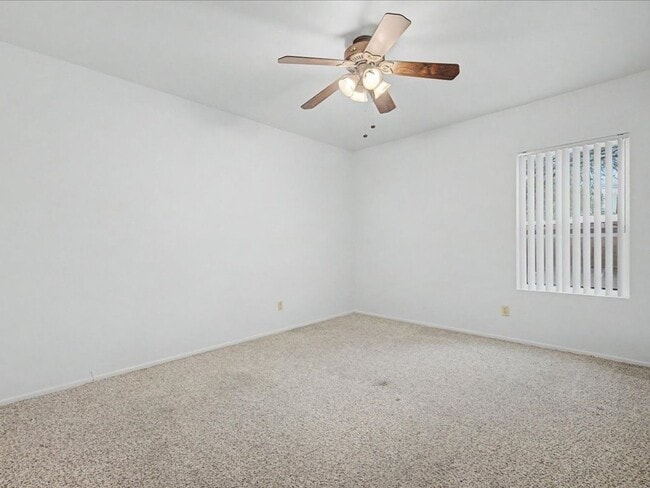 Building Photo - 2 Bedroom 2 Bathroom with Community Pool and Spa!
