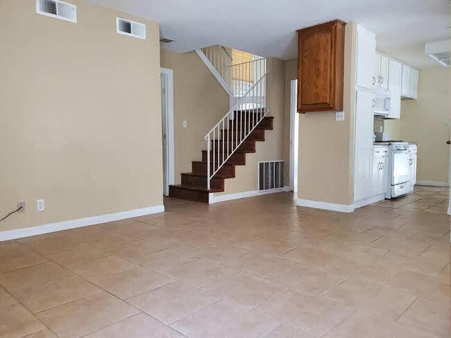 Building Photo - 36818 Little Leaf Dr