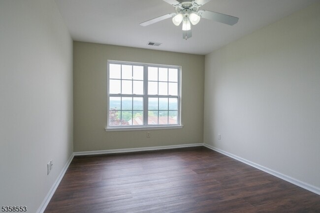 Building Photo - 1611 Vista Terrace