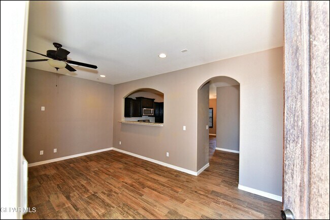 Building Photo - 3741 Loma Adriana