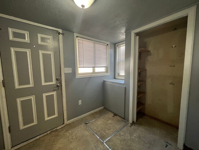 Building Photo - Historic Home Close to Downtown Loveland!