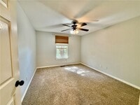 Building Photo - 305 Meadows Ct