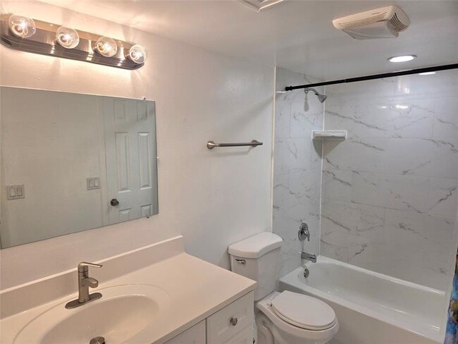 Building Photo - 1971 SE 5th Ct