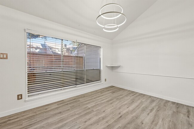 Building Photo - 13925 Hollowgreen Dr