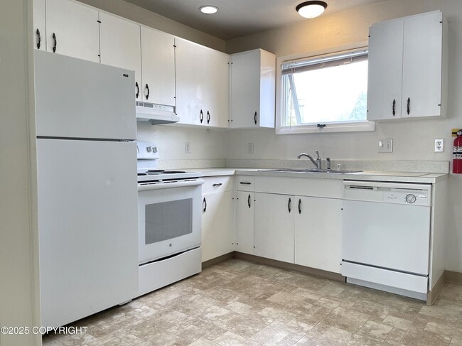 Building Photo - 2746 W 42nd Ave