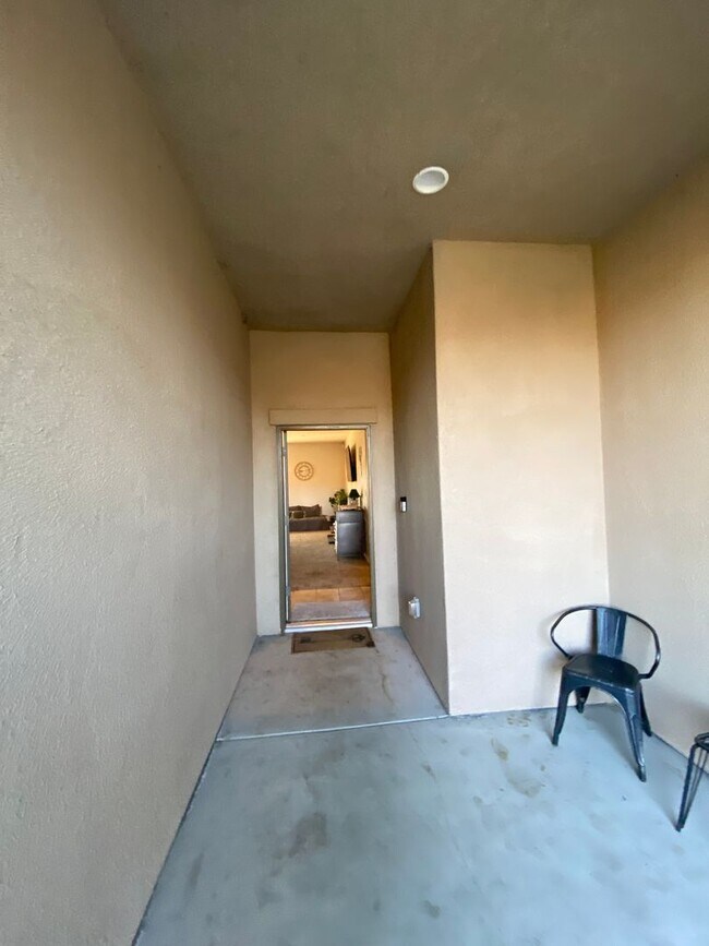 Building Photo - Affordable 3 BD 2 BA house in SE Bakersfield Near Union Ave & Berkshire Road
