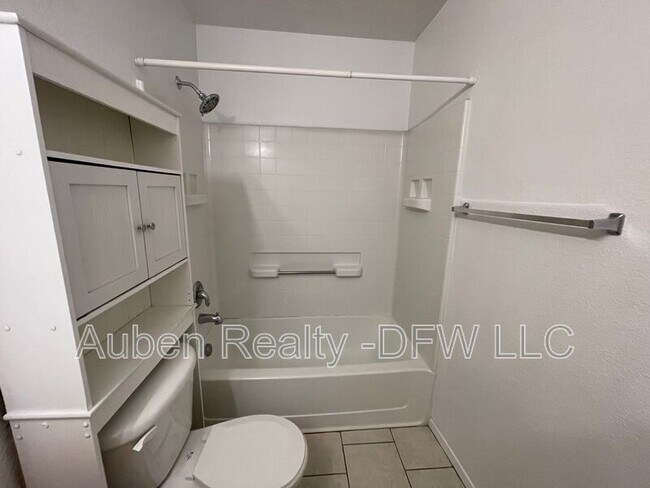 Building Photo - 121 Cambridge Dr