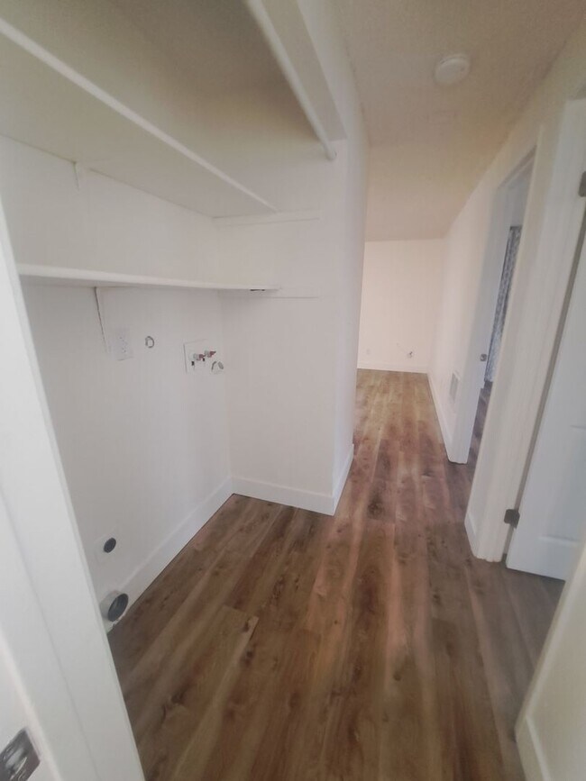 Building Photo - AR6290