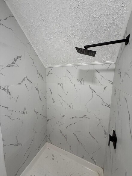 Building Photo - 1447 W 101st St