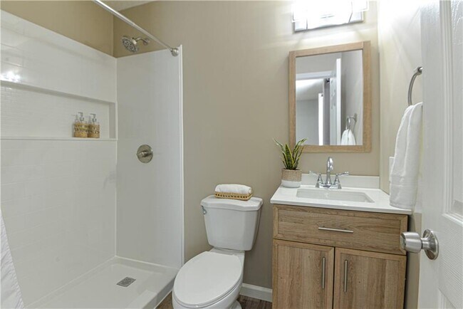 Building Photo - 736 Regina Ct NW