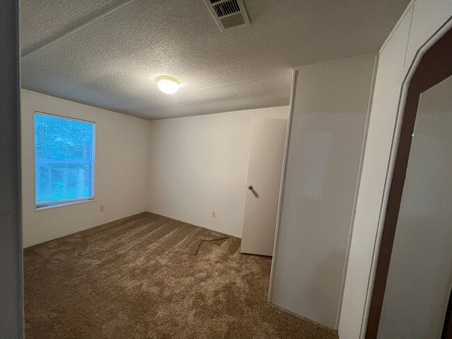 Building Photo - 152 Danibell Lane  - Acreage in Havana!