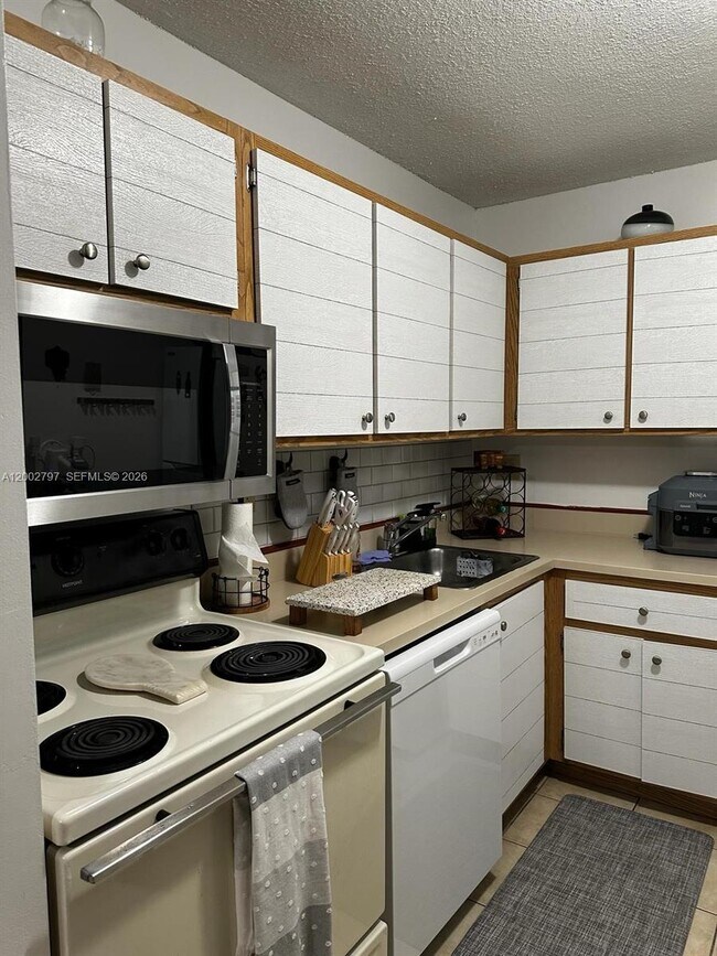 Building Photo - 7220 NW 179th St