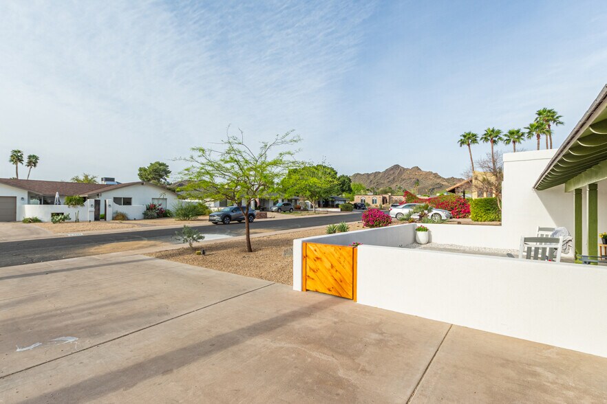 Building Photo - 2542 E Cochise Rd
