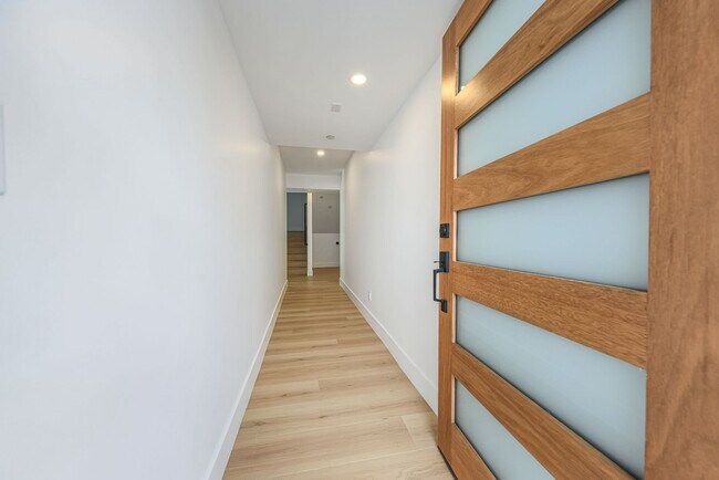 Building Photo - 1237 N Orange Dr