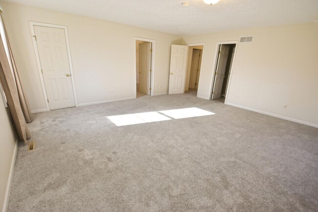 Building Photo - Large executive home in Granger IN