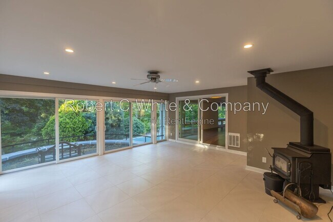 Building Photo - 16 Sunbrook Rd