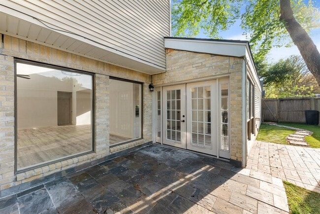 Building Photo - 12800 Briar Forest Dr