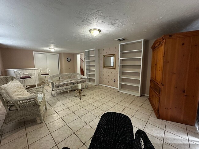 Building Photo - Partially furnished 3 bed/ 1.5 bath - Morristown, TN