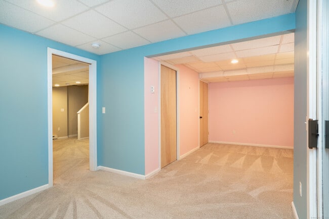 Building Photo - 10 Riverview