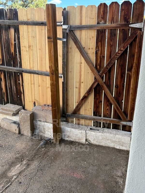 Building Photo - 2701 Texas St NE