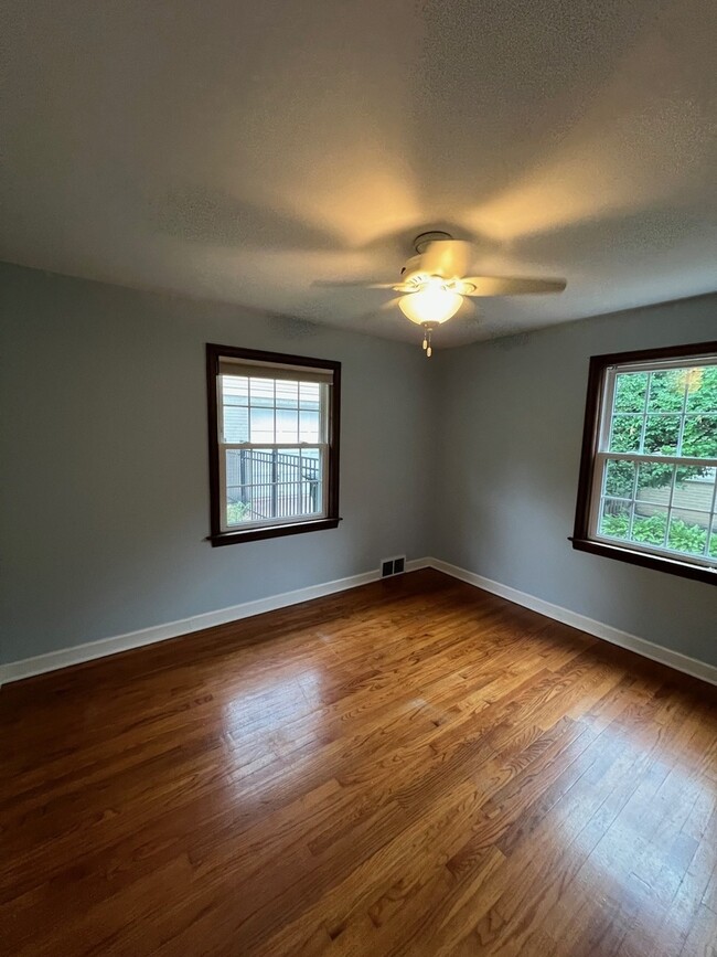 Building Photo - 48 N Linden Ave