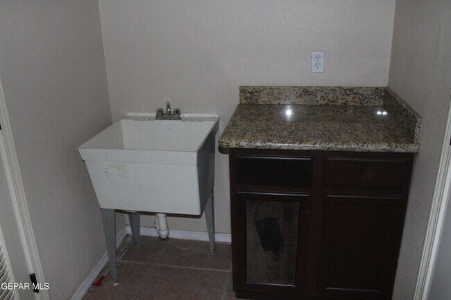 Building Photo - 3645 SAMMY REECE Pl