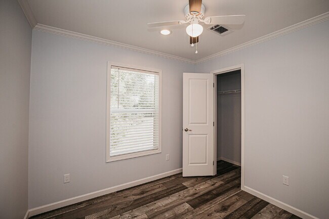 Building Photo - Inviting 3 bed, 2 bath Mount Pleasant rental