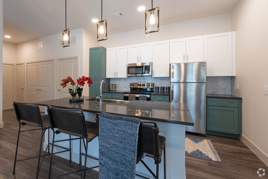 1BR, 1BA - 740 SF - The Everett at Ally Village