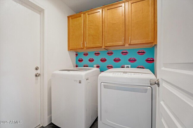 Building Photo - 8524 E Edgemont Ave