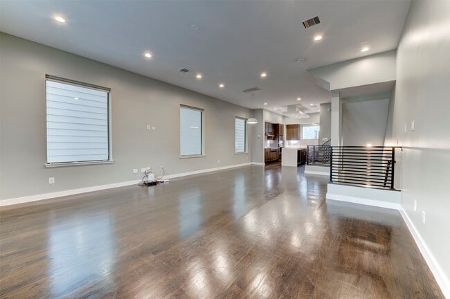 Building Photo - 1211 Thompson St