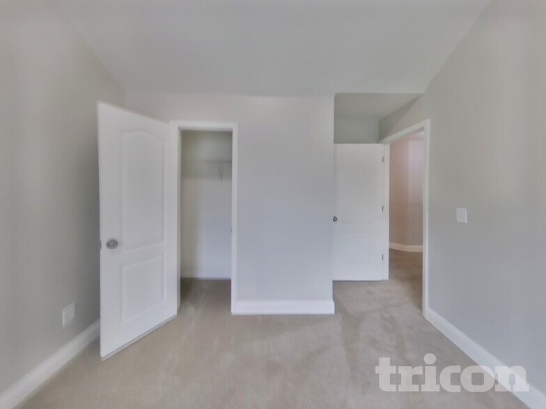 Building Photo - 821 Monroe Ct