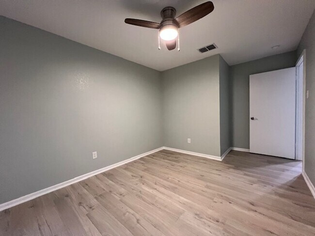 Building Photo - UPDATED HOME IN FLOUR BLUFF - OFFERING GRE...