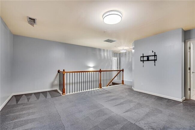 Building Photo - 2242 Knoxhill View