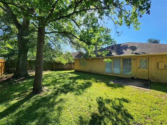Building Photo - 15006 Yorktown Colony Dr