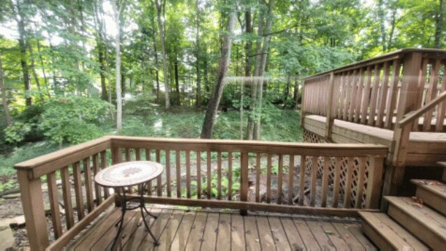 Private wooded view - 9362 Woodledge Pt