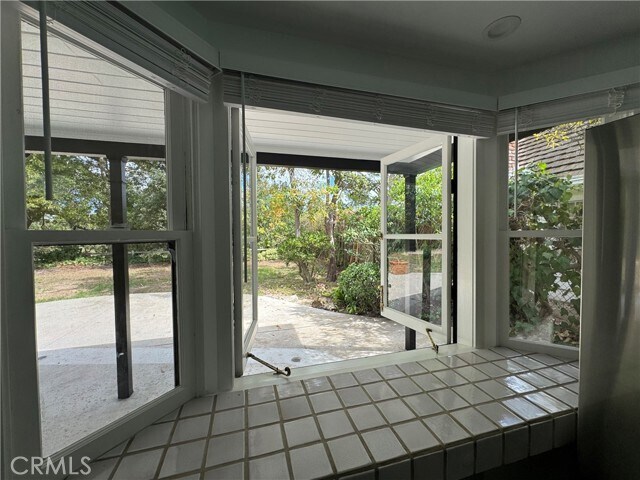 Building Photo - 2212 Linda Flora Dr