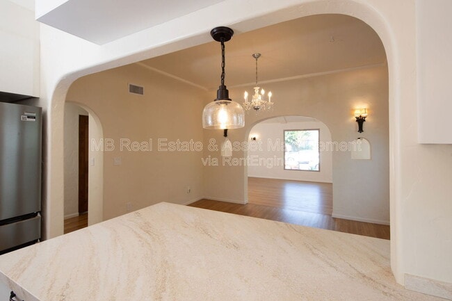 Building Photo - 1260 Ridgeley Dr