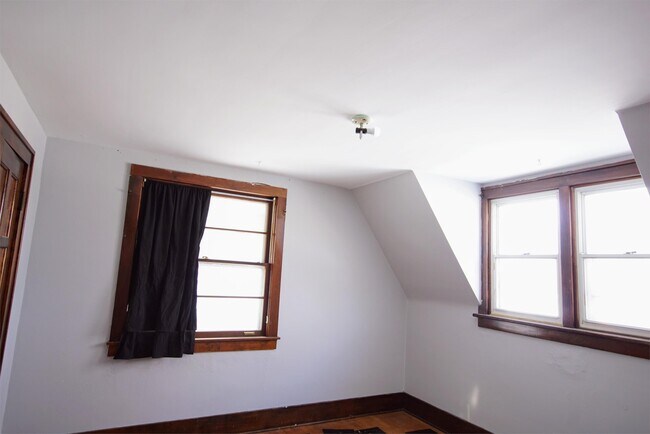 Building Photo - 1800 SW Washburn Ave