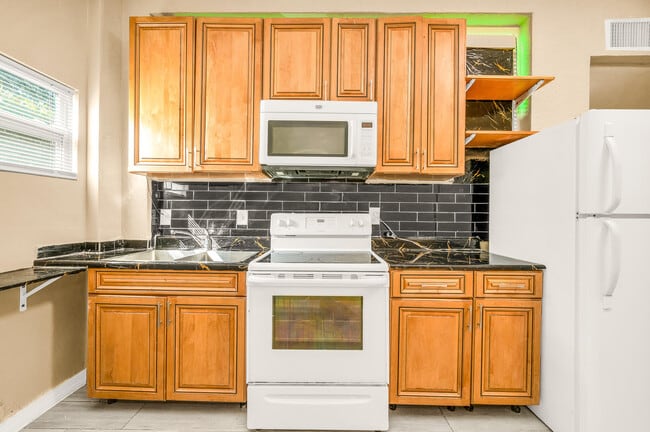 Building Photo - 751 NW 2nd St